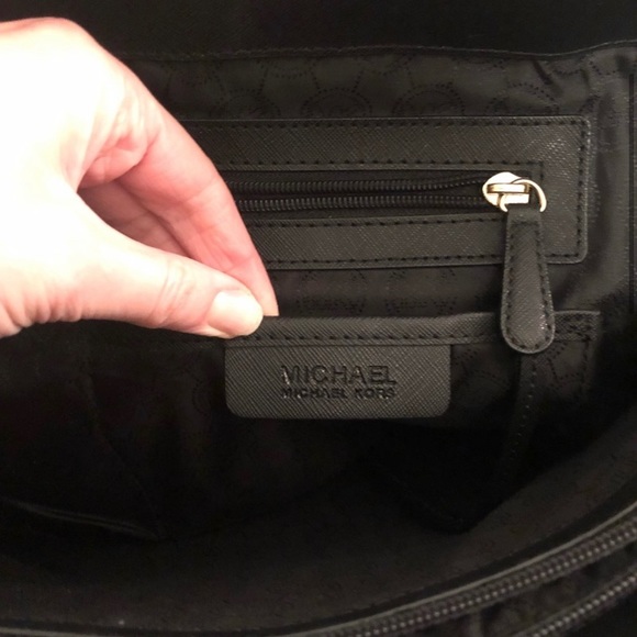 [SOLD] Michael Kors Jet Set medium Tote Bag send offers!! - Picture 6 of 8